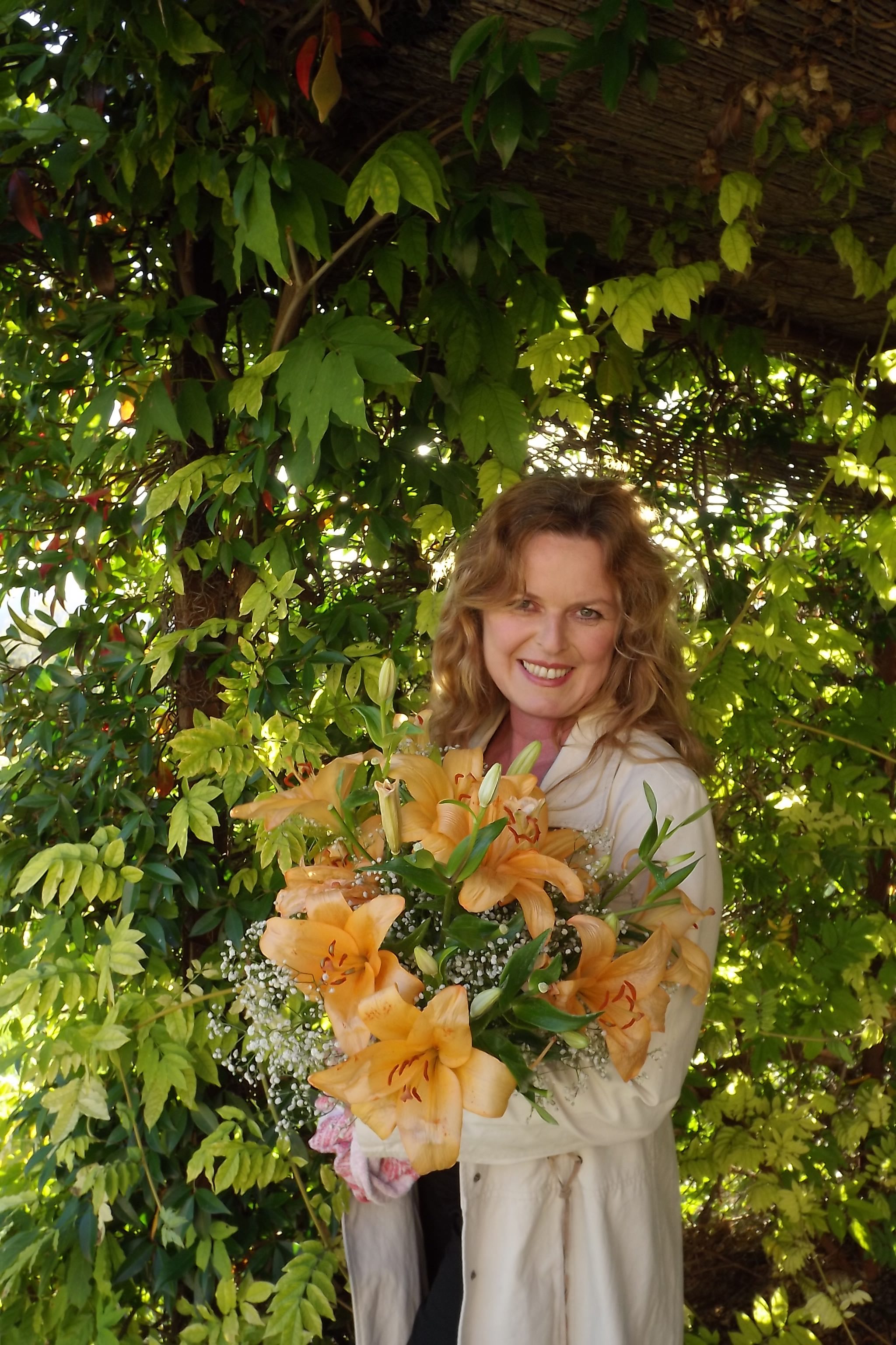 Susanne Fromm mit Blumenstrauß